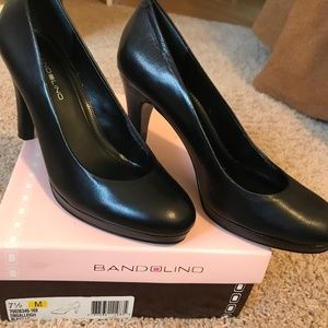 Classic Bandolino Black Pumps